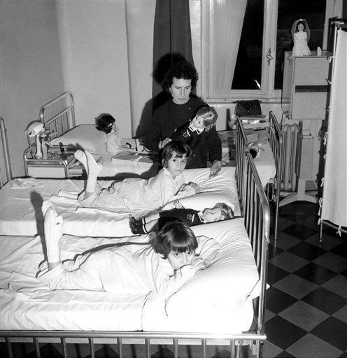1965: Siamese Twins